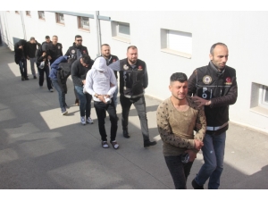 Torbacılara 3 Tutuklama 5 Ev Hapsi