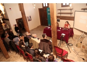 Sanatçıların “Teşhir Ve Sahne” Yorumu