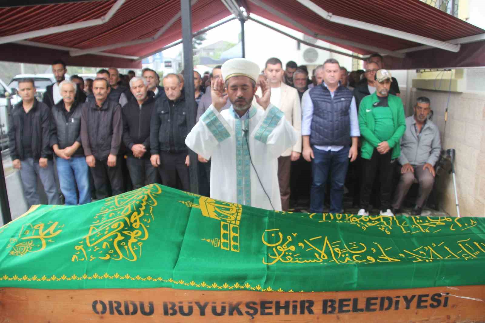 ordu-da-cesedi-denizde-bulunan-balikci-topraga-verildi