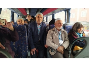Umre Yolcuları Dua Ve Gözyaşlarıyla Uğurlandı
