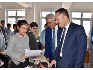 Vali Şentürk Ortaokul Öğrencileri İle Bir Araya Geldi