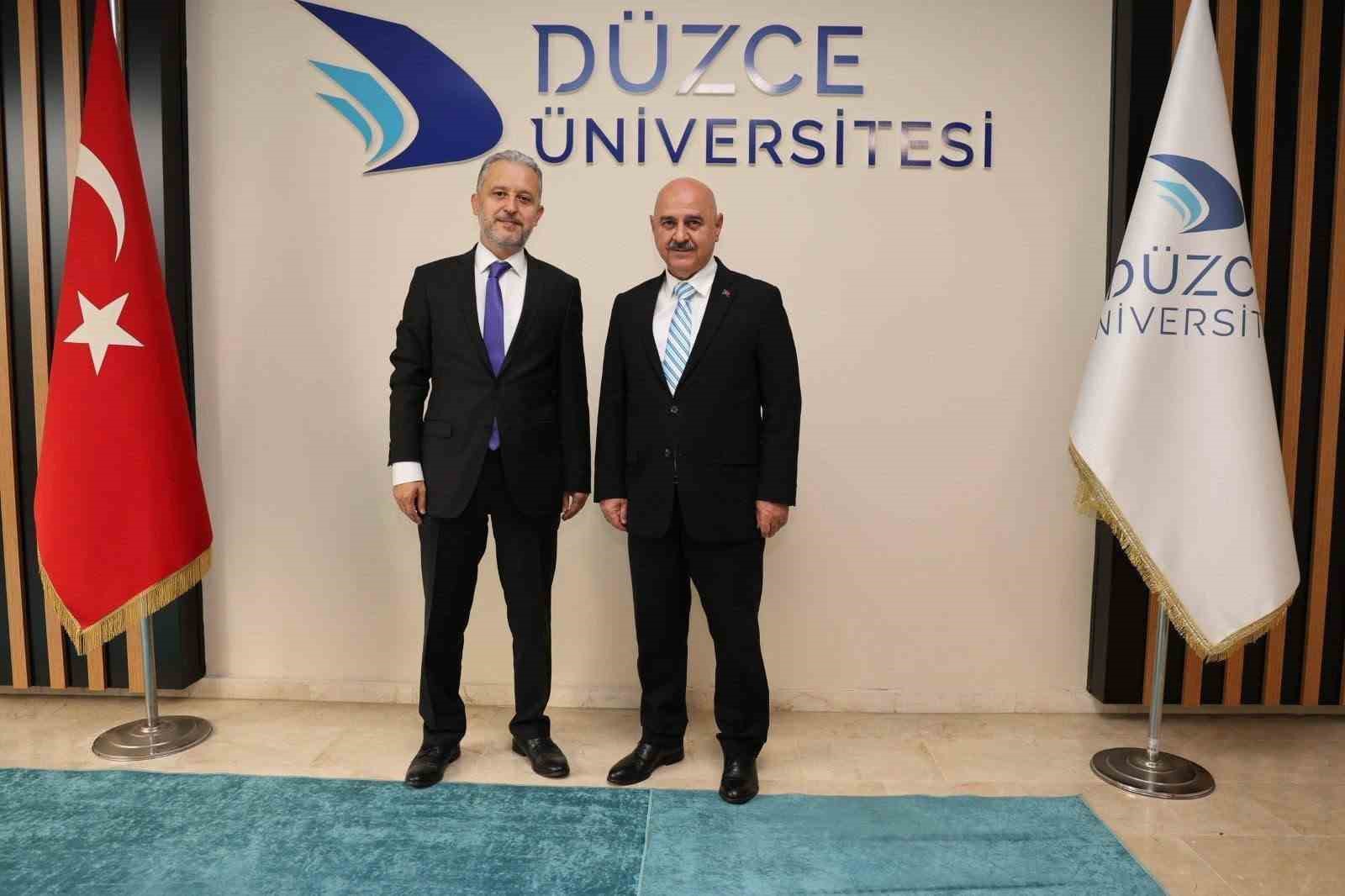 saglik-muduru-yilmaz-dan-rektor-nedim-sozbir-e-tebrik