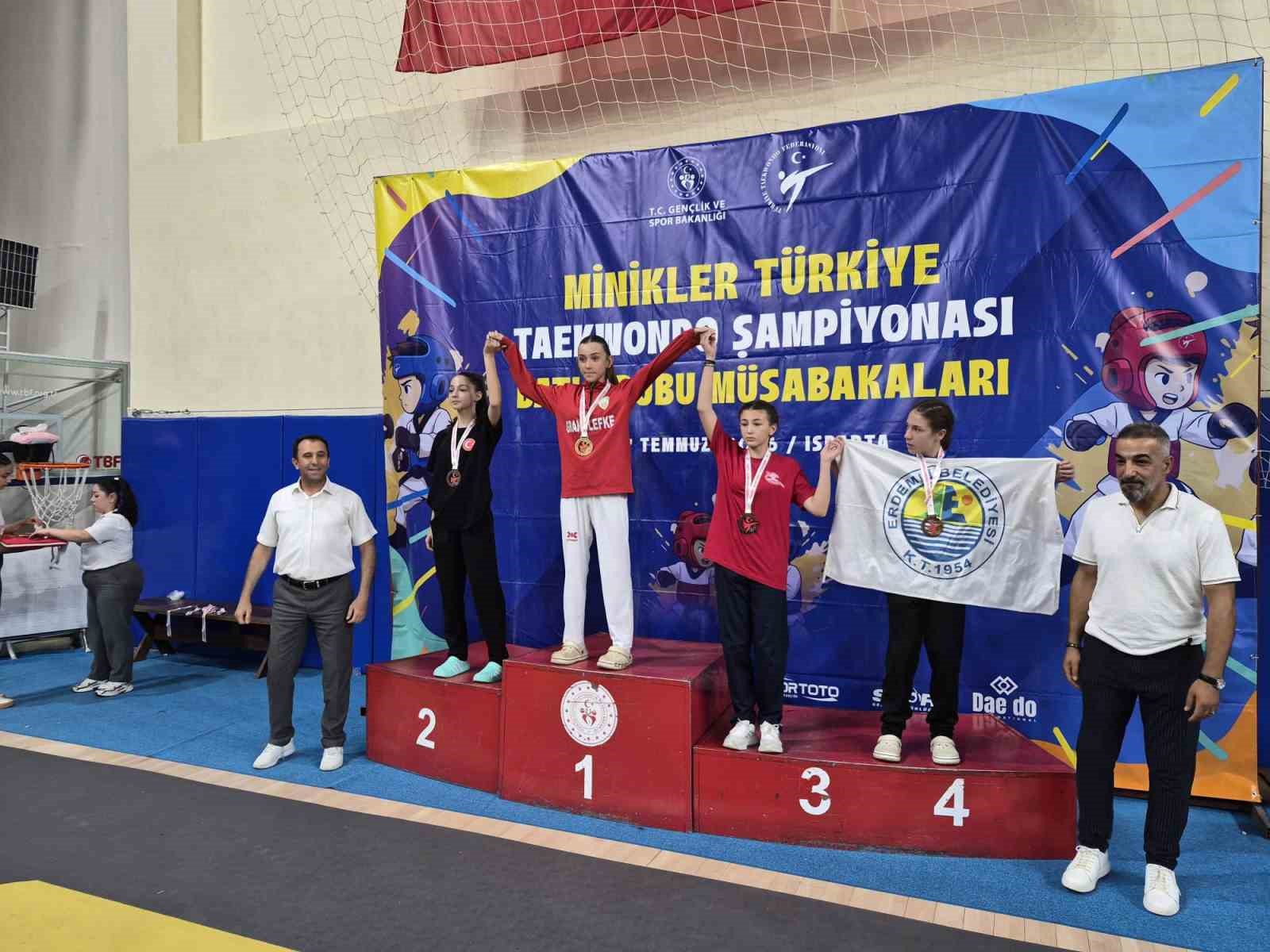 bilecikli-minik-tekvandocular-turkiye-finallerine-damga-vurdu