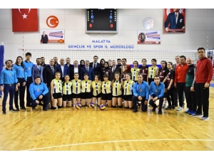 Liseler Arası Voleybol Turnuvası Büyük Çekişme