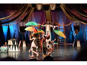 Çocuklar Tiyatro Oyunu İle Hem Eğlendi Hem Öğrendi