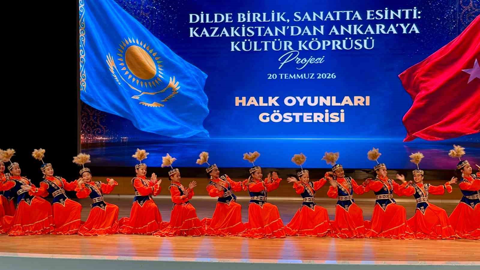 turkiye-kazakistan-dostlugu-halk-oyunlariyla-sahneye-tasindi
