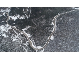 Kar Yağışının Ardından Karayolunda Çökme Meydana Geldi