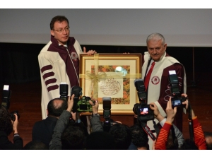 Binali Yıldırım’a Süleyman Demirel Üniversitesi’nden Fahri Doktora Payesi