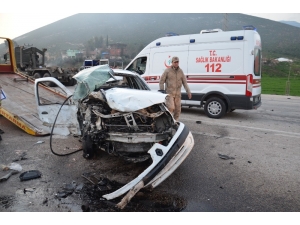 Hatay’da İki Otomobil Çarpıştı: 2 Yaralı