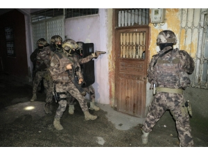 Uyuşturucu Satıcılarına Şafak Vakti Baskın