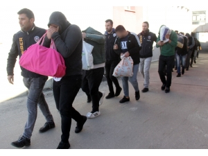 Yardım Bahanesiyle Çadırda Yaşayan Depremzedeyi Bile Dolandırdılar