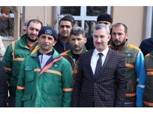 Temizlik İşçisi İle Sokak Köpeğinin Dostluğu