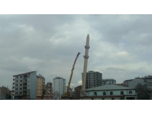 Depremde Hasar Gören Minare Böyle Yıkıldı