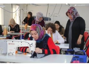 Masal Gibi Projede Anneler Meslek Öğreniyor, Çocukları Sosyalleşiyor