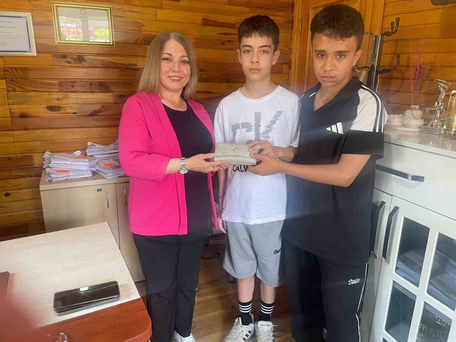 eskisehir-de-cocuklardan-ornek-davranis
