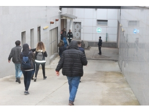 Dolandırıcılık Çetesinde 4 Kişi Tutuklandı