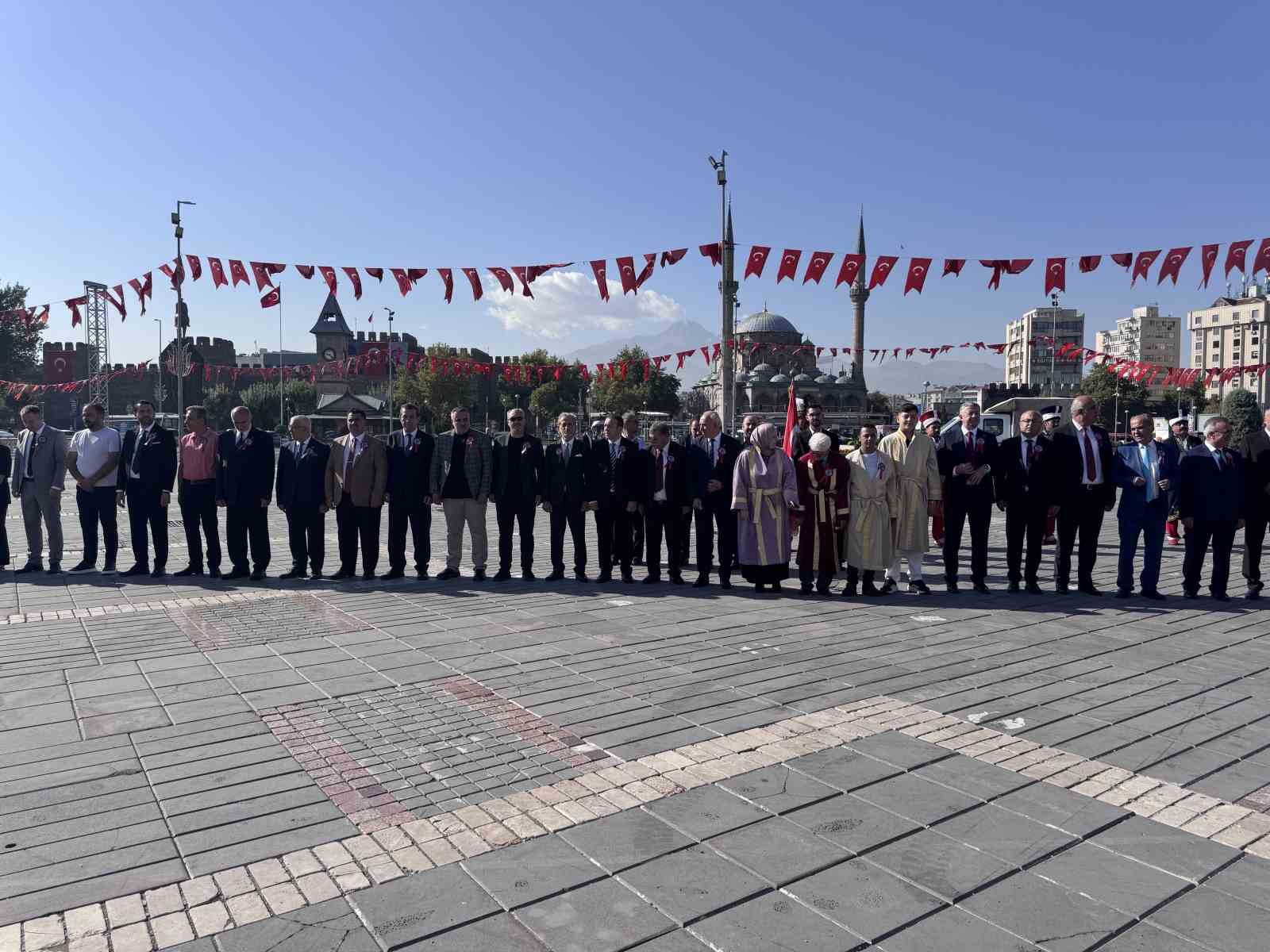 kayseri-de-ahilik-kutlamalari-celenk-sunma-toreni-ile-basladi