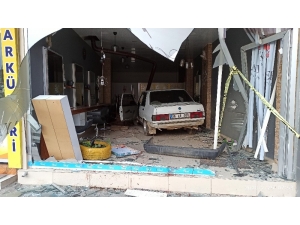 Otomobil Kuaföre Girdi