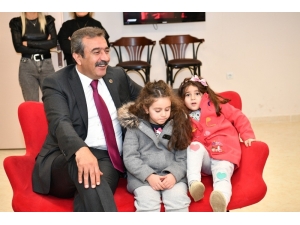 Başkan Çetin Miniklerle İzmir Marşı’nı Söyledi