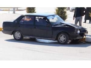 Diyabet Hastası Sürücü Kaza Şokuyla Yolcu Koltuğunda Oturup Bekledi