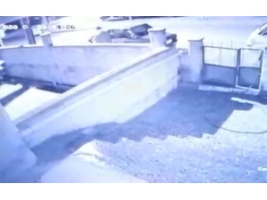 Rahat Tavırlı Hırsızlık Şüphelisi Kameraya Yakalandı