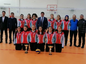 Başkan Çiğdem, Grup Elemelerinde İkinci Olan Voleybolcuları Kutladı