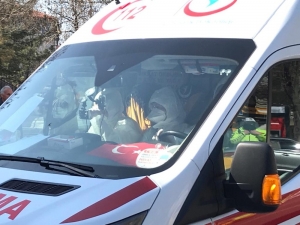 Tahran-istanbul Seferini Yapan Uçaktaki Yolcular Tedbir Amaçlı Hastaneye Götürüldü