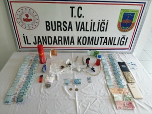 Bursa’da 4 Uyuşturucu Şüphelisi Jandarmadan Kaçamadı