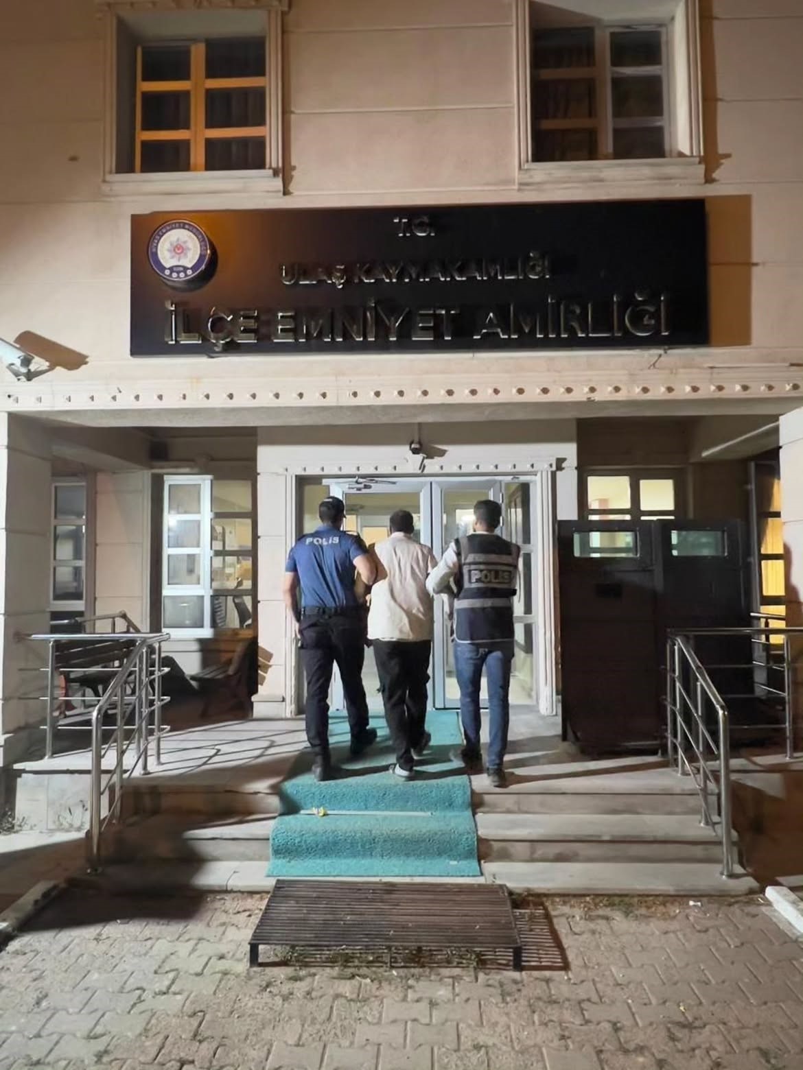 sivas-ta-sahte-kimlik-kullanan-cezaevi-firarisi-polisin-dikkatinden-kacmadi