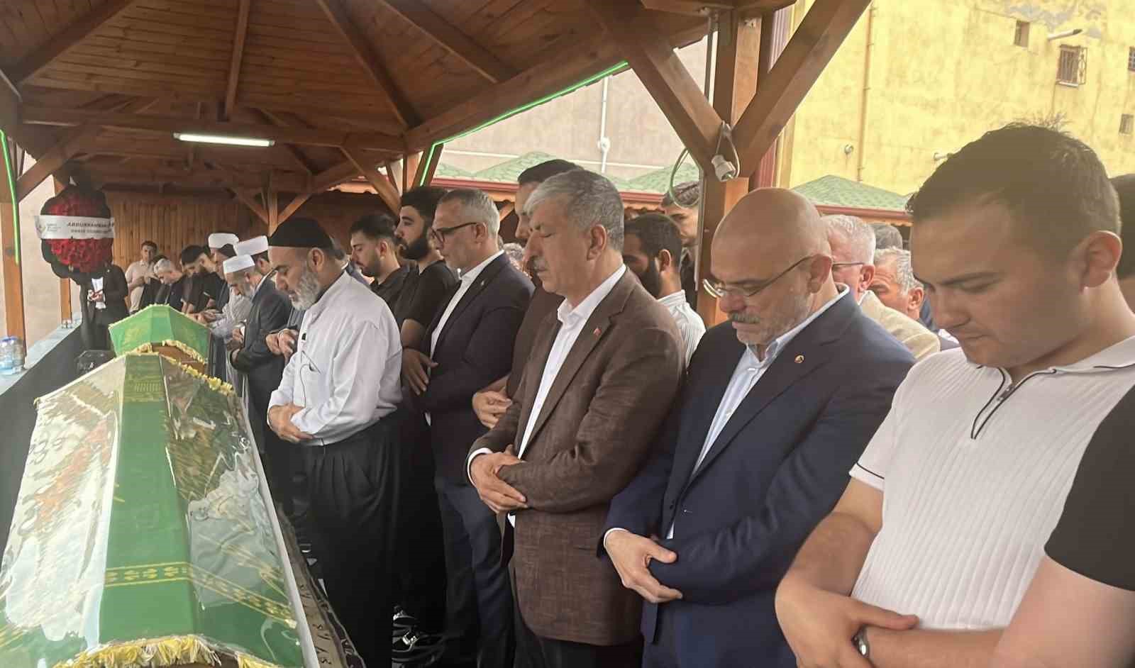 3-ay-sonra-dugunu-olacakti-baba-ve-ogul-gozyaslariyla-son-yolculuguna-ugurlandi
