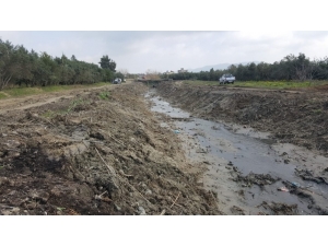 35 Yıldır İhmal Edilen Kanal Temizleniyor