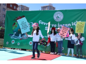 Gaziosmanpaşalı Miniklerden Geri Dönüşüm Defilesi