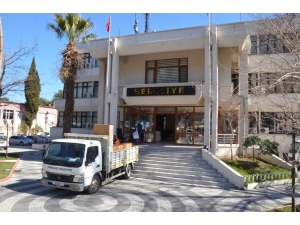 Depremde Kolonları Çatlayan Belediye Binası Boşaltılıyor