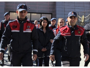 Nişanlısını ’Sürpriz’ Deyip Gözlerini Kapatarak Öldürmüş