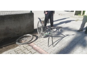 Otomobilin Çarptığı Bisikletli Çocuk Yaralandı