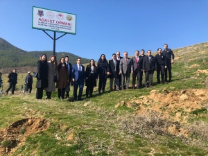 Hakim Ve Savcılar Hükümlülerle Birlikte Fidan Dikti
