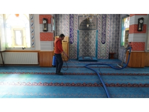 Mustafakemalpaşa Camilerinde Temizlik Seferberliği
