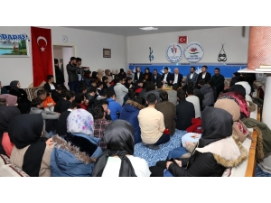 Başkan Sekmen Gençlerle Buluştu