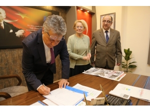 Değerli Eski Eşyaları Müzeye Bağışladı