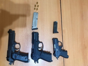 Erdemli’de Şüpheli Araçtan 3 Tabanca Çıktı