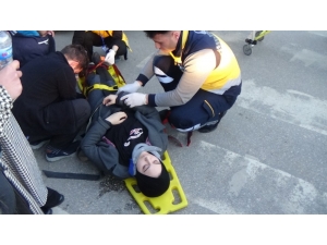 Yaya Geçidinde Öğrenciye Araç Çarptı