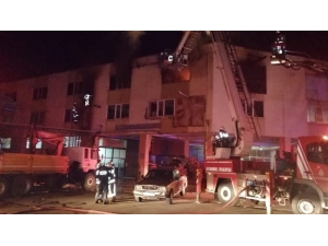 Tuzla’da Sünger Ve Koltuk Kılıfı İmalathanesi Alev Alev Yandı