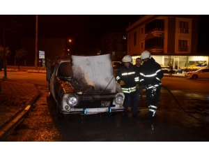 Seyir Halindeki Kamyonet Alev Aldı