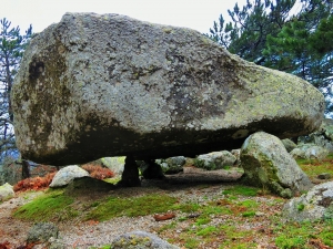 5 Tonluk Bu Kaya Âdetâ Uçuyor