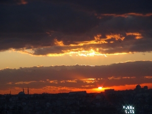 Manzarayı Gören Telefonuna Sarıldı