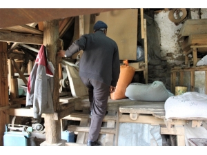 3 Kuşaktır Taş Değirmende Doğal Un Öğütüyor