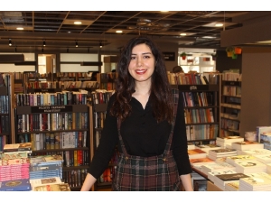 Bu Kitap Evinde Hissedarlar Sokak Hayvanları