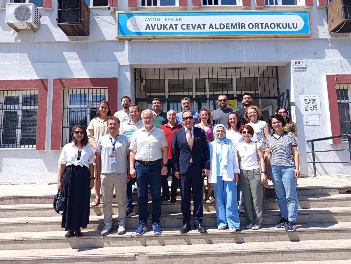 efeler-ilce-milli-egitim-muduru-comruk-hedefimiz-degerlerine-sahip-cikan-nesiller-yetistirmek