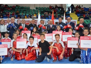 Milletvekili Erbaş Ve Başkan Işık, Kick Boks Şampiyonası’nda
