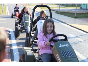 Bu Parkta Çocuklar Hem Eğleniyorlar Hem Öğreniyorlar
